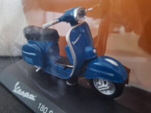 Vespa 180 SS 1965 Schaal 1:18