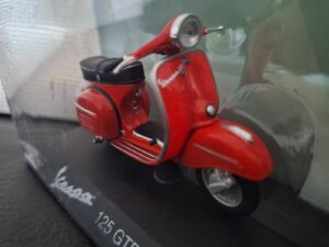 Vespa 125 GTR 1971 Schaal 1:18