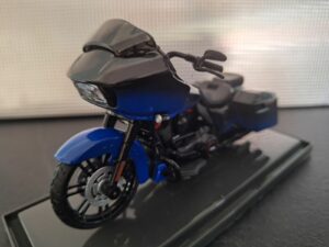 Harley-Davidson CVO Road Glide 2018 blauw Schaal 1:18