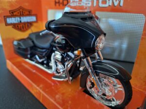 Harley-Davidson Street Glide 2015 Schaal 1:12