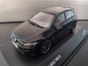 Volkswagen Golf VIII R 2022 zwart Schaal 1:43