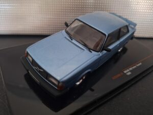 Volvo 240 Turbo Custom 1983 Schaal 1:43