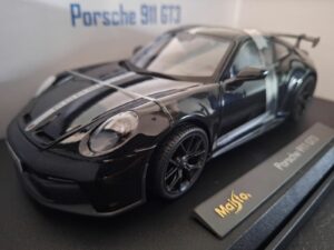 Porsche 911 GT3 2022 Schaal 1:18