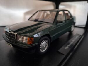 Mercedes Benz 190E 2.5 Avantgarde W201 1993 Schaal 1:18