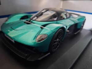 Aston Martin Valkyrie Schaal 1:18