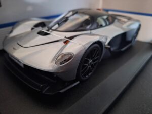 Aston Martin Valkyrie Schaal 1:18