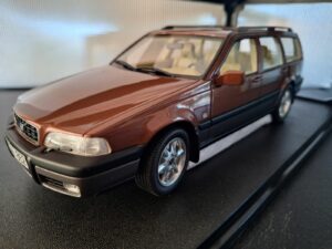 Volvo V70 XC Cross Country 1996-1999 Schaal 1:18