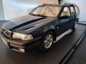 Volvo V70 XC Cross Country 1996-1999 Schaal 1:18