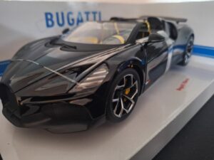 Bugatti W16 Mistral Cabriolet Schaal 1:18