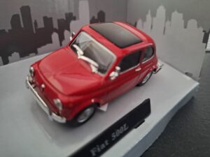 Fiat 500L Closed Roof Schaal 1:43