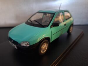 Opel Corsa B 1993 Schaal 1:24