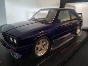 BMW E30 M3 1989 Schaal 1:18