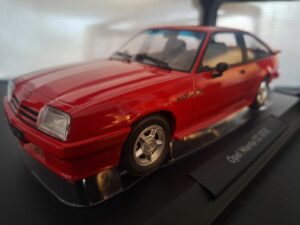 Opel Manta CC GT/E 1982 Schaal 1:18