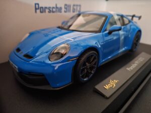 Porsche 911 GT3 2022 Schaal 1:18