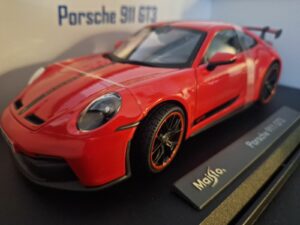 Porsche 911 GT3 2022 Schaal 1:18