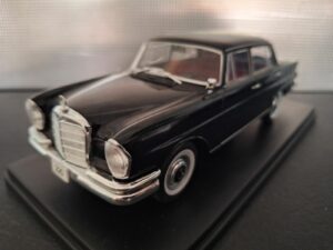 Mercedes Benz 220 W111 1959 Schaal 1:24