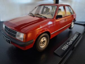 Opel Kadett D 5 drs 1984 Schaal 1:18