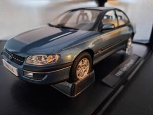 Opel Omega B 1996 Schaal 1:18