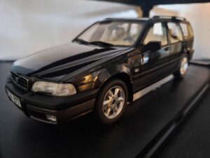 Volvo V70 XC Cross Country 1996-1999 Schaal 1:18