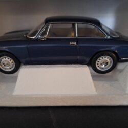 Alfa Romeo 2000 GTV 1973 Schaal 1:18 - Afbeelding 3