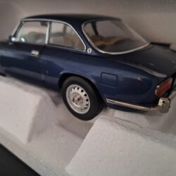 Alfa Romeo 2000 GTV 1973 Schaal 1:18 - Afbeelding 4