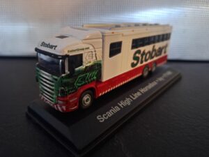 Scania 420 Highline Horsebox Eddie Stobart Schaal 1:76