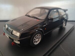 Ford Sierra Cosworth zwart Schaal 1:24