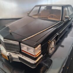 Cadillac Fleetwood Brougham 1982 Schaal 1:18 - Afbeelding 2