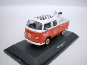 Volkswagen T2 DoKa Vintage Scooter Service + Vespa Schaal 1:43