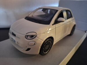 Fiat 500E 2023 Schaal 1:24