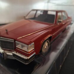 Cadillac Fleetwood Brougham 1982 Rood Schaal 1:18 - Afbeelding 2