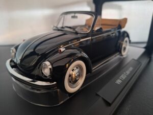 Volkswagen Kever 1303 Cabriolet 1972 Schaal 1:18