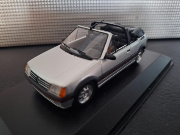 Peugeot 205 CTI Cabriolet 1990 Schaal 1:43